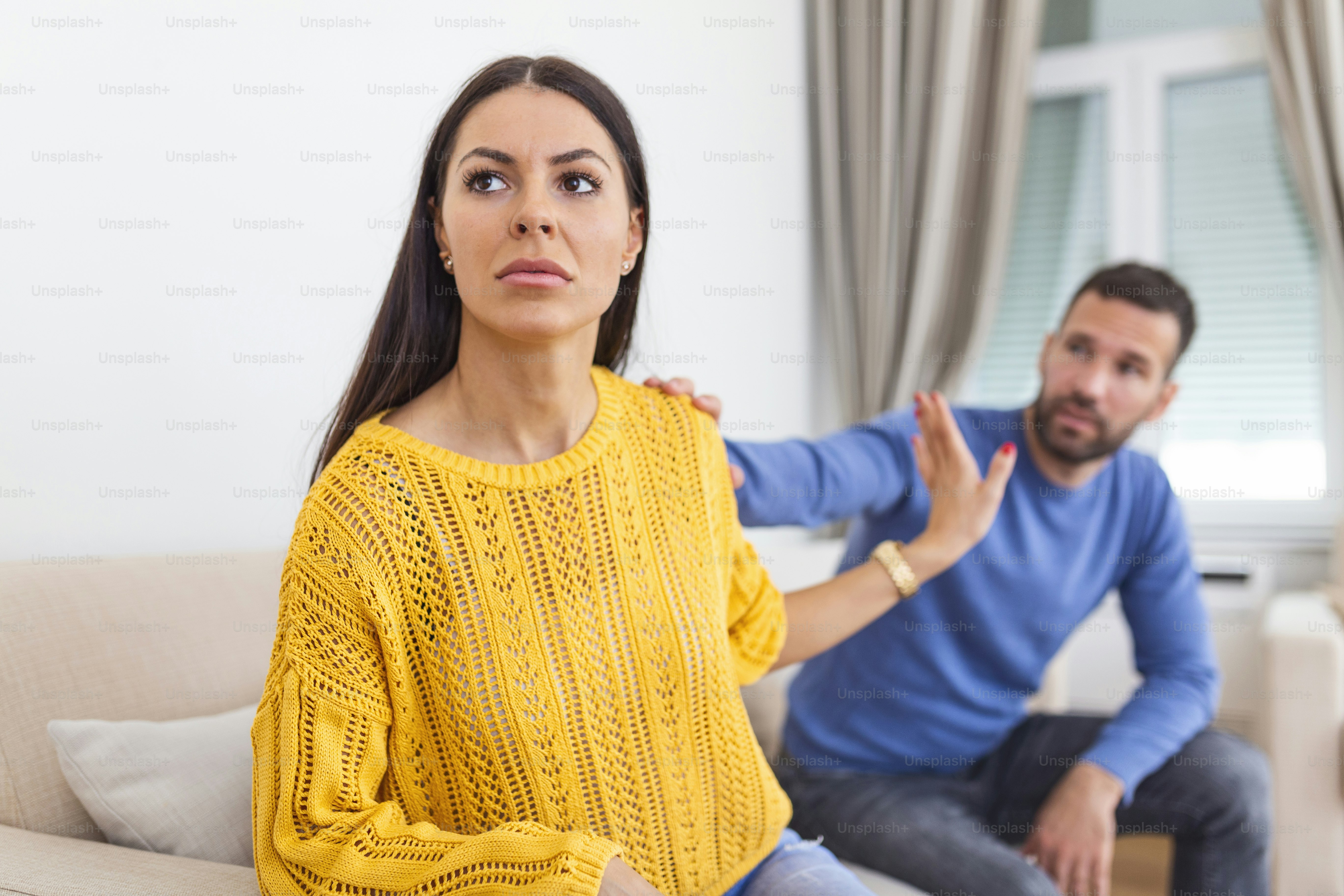 Poslala mužu fotografiju s puta – nije očekivala da će zbog jednog detalja zatražiti razvod!