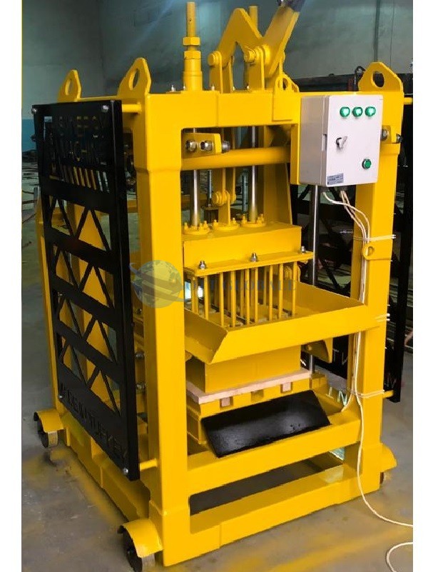 Machine de parpaing manuelle OTT3S - Pondeuseaparpaing.com
