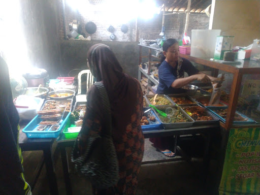Warung Garasi Bu Manik