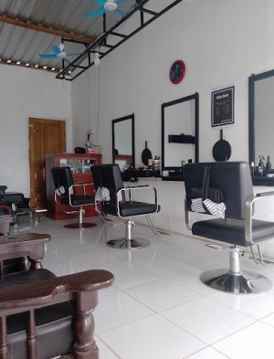FEMCUT BARBERSHOP
