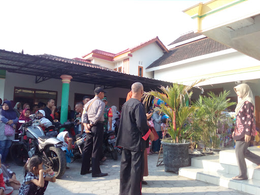 Kantor Kepala Desa Cekok - ꦏꦤ꧀ꦠꦺꦴꦂꦏꦼꦥꦭꦢꦺꦱꦕꦼꦏꦺꦴꦏ꧀