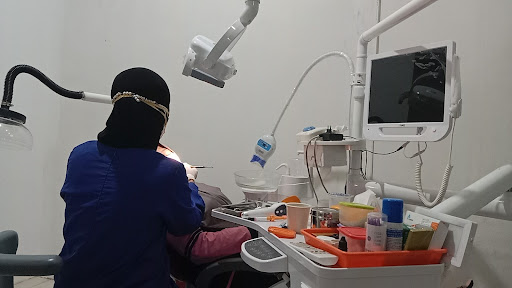 DOKTER GIGI LENI