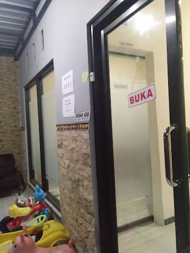 Bidan Dina Dwi, Amd.Keb