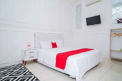 RedDoorz Syariah @ Aura Homestay