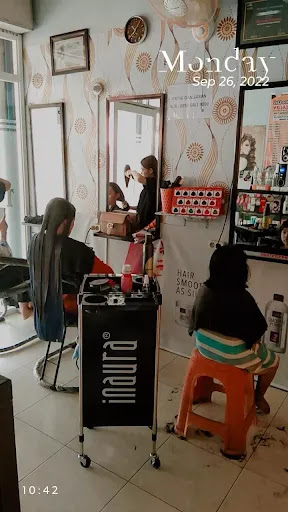 TINNA SALON PONOROGO