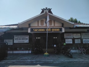 Kantor Lurah Surodikraman - ꦏꦤ꧀ꦠꦺꦴꦂꦏꦼꦭꦸꦫꦲꦤ꧀ꦱꦸꦫꦺꦴꦣꦶꦏꦿꦩꦤ꧀