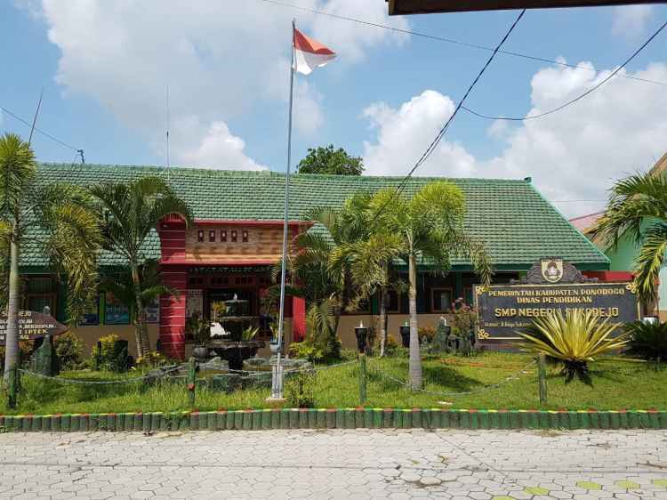 SMP NEGERI 1 SUKOREJO