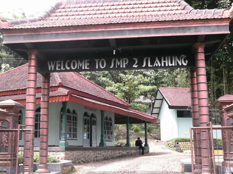 SMP NEGERI 2 SLAHUNG