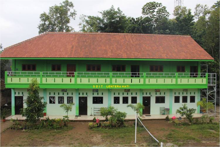 SDIT LENTERA HATI