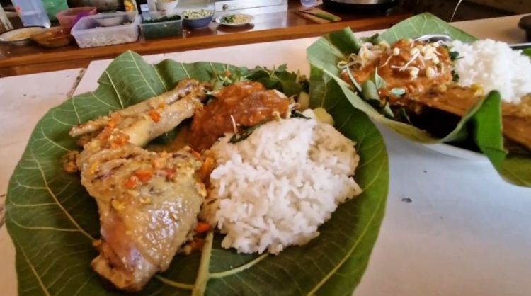 NASI LODHO AYAM KAMPUNG GUNOSECO PARK