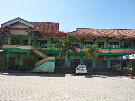 PONPES HIKMATUL QUR'AN Spesialis Tahfidz Entrepreneur & Taubater