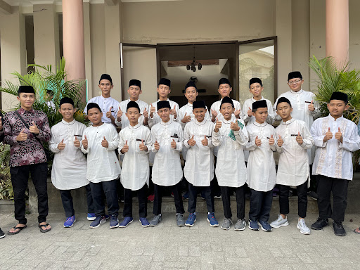 Pondok Pesantren Azmania Putra