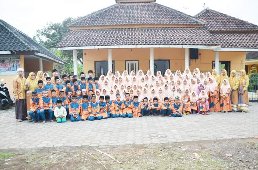 YAYASAN AR ROISIYAH SIPRING - PAGELARAN