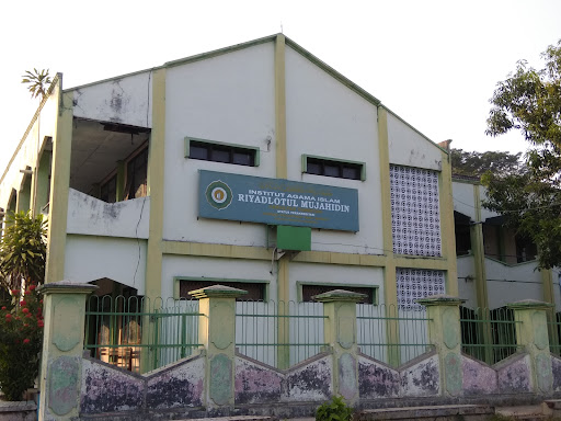 Institut Agama Islam Riyadlotul Mujahidin (IAIRM Ngabar)