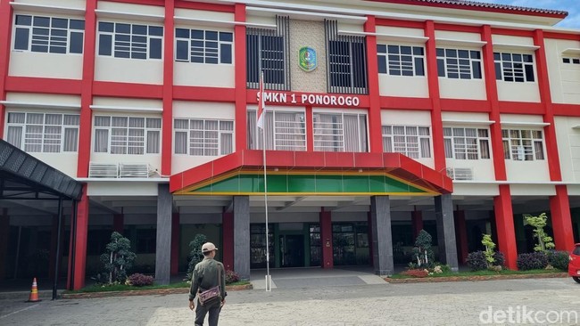 Gerbang Belakang SMKN 1 PONOROGO