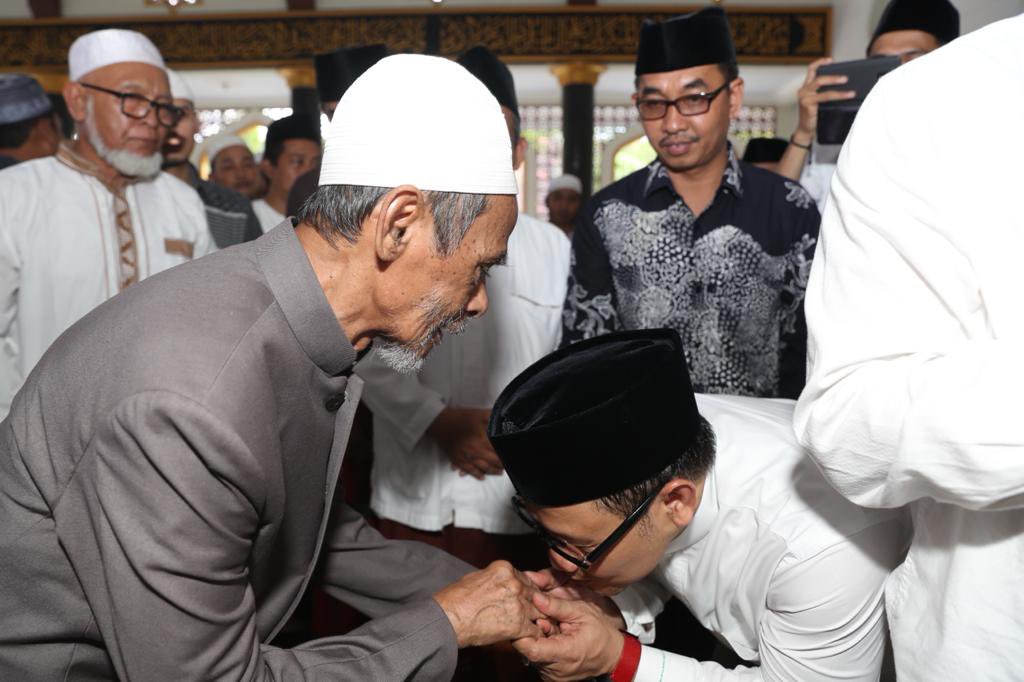 Kiai Nawawi Sidogiri Wafat, Gus AMI: Beliau Ulama Panutan Bangsa | Pontas