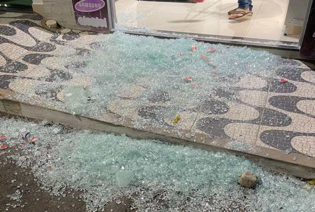 Loja é arrombada e aparelhos celulares são furtados no Centro de Candiba