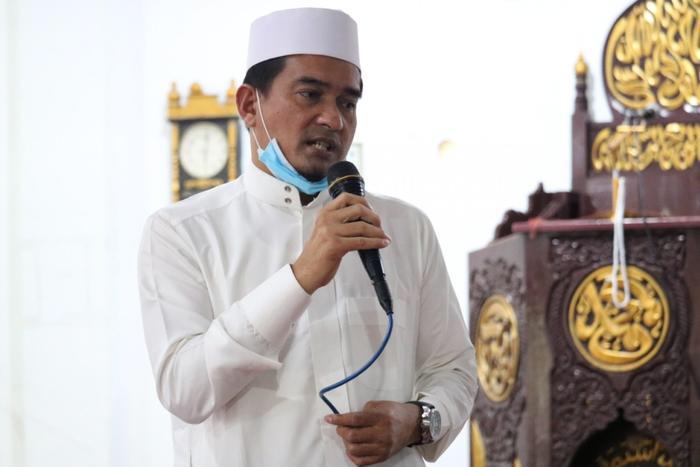 Kadinsos Aceh Serahkan Sumbangan ASN untuk Masjid di Aceh Utara – Pos Aceh