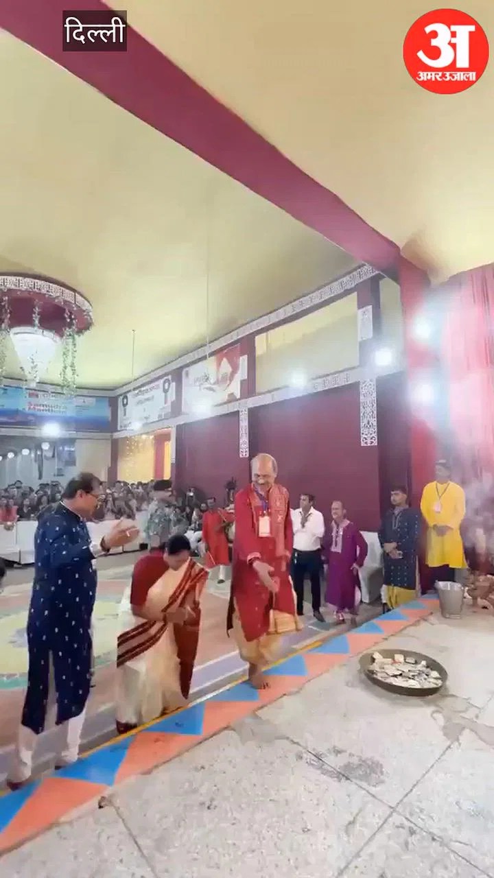 दिल्ली – मुख्यमंत्री रेखा गुप्ता ने मिंटो रोड दुर्गा पूजा समारोह में की सहभागिता – Chief Minister Rekha Gupta Participated In The Minto Road Durga Puja Celebrations. – #INA