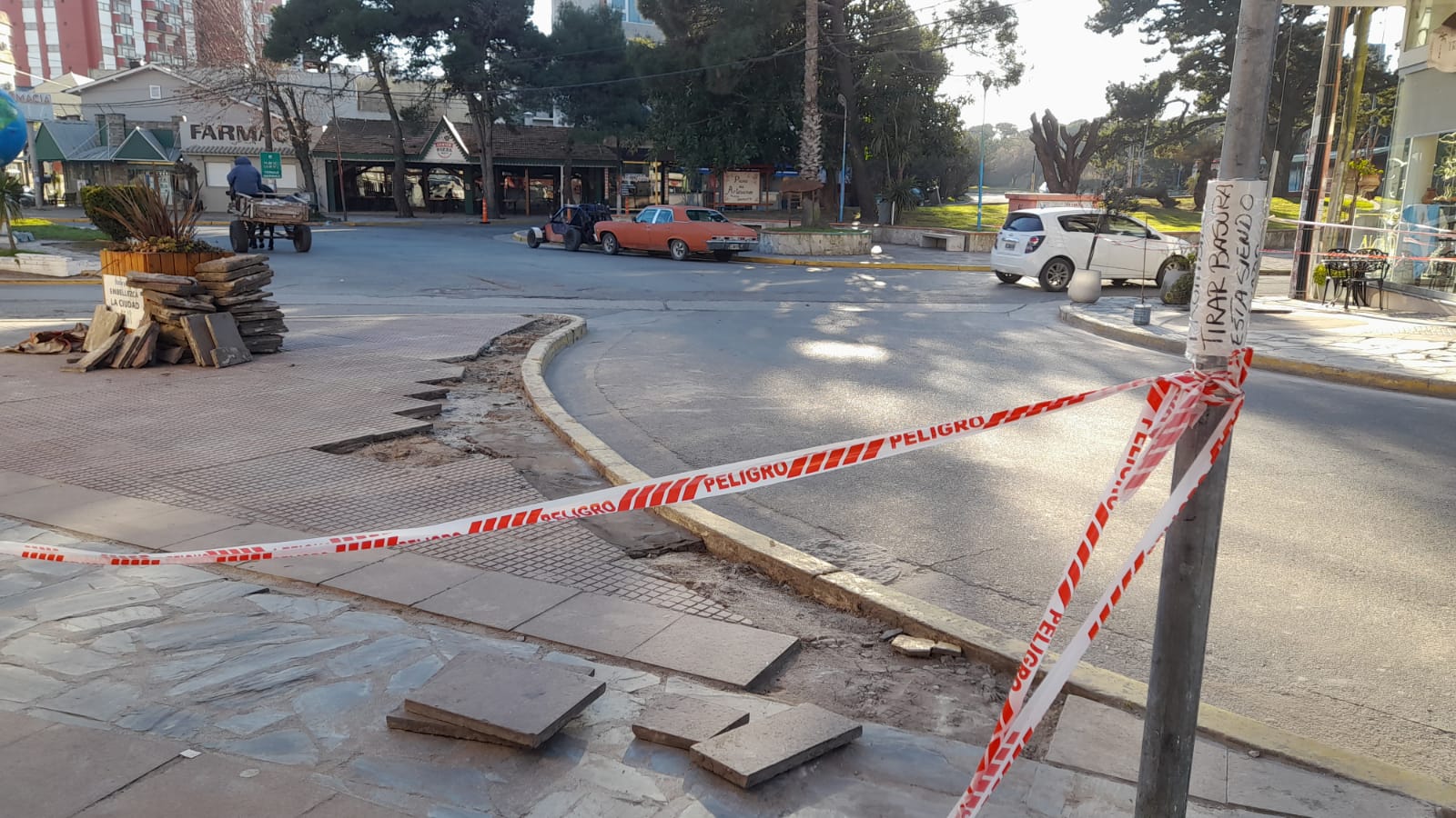 El Municipio realiza obras de refacción y embellecimiento en la peatonal de San Clemente del Tuyú