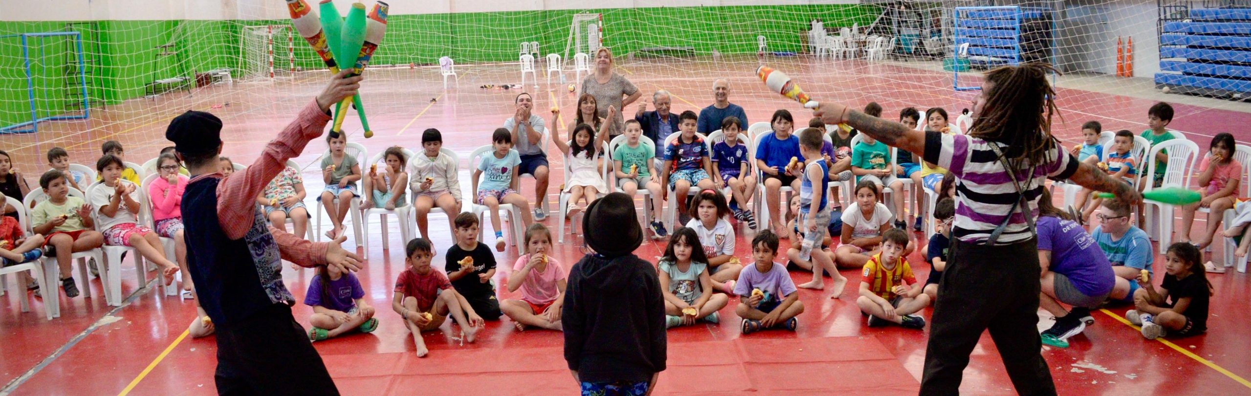 De Jesús recorrió la Colonia de Verano que funciona en el Polideportivo de Villa Clelia
