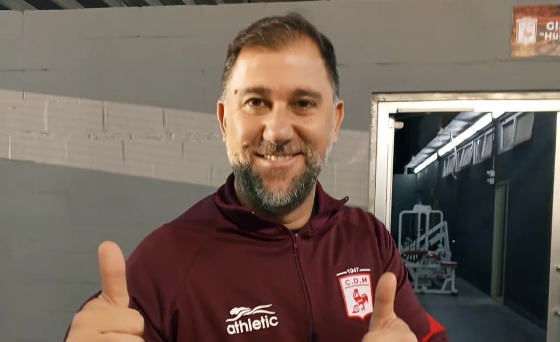 La alegría de Walter Otta tras el triunfo ante el puntero