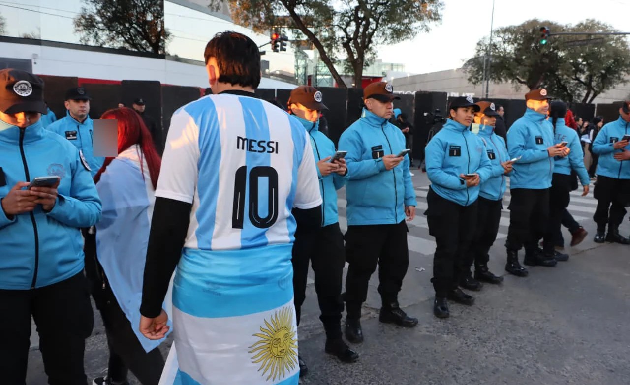 7 deudores alimentarios no pudieron ver a Messi