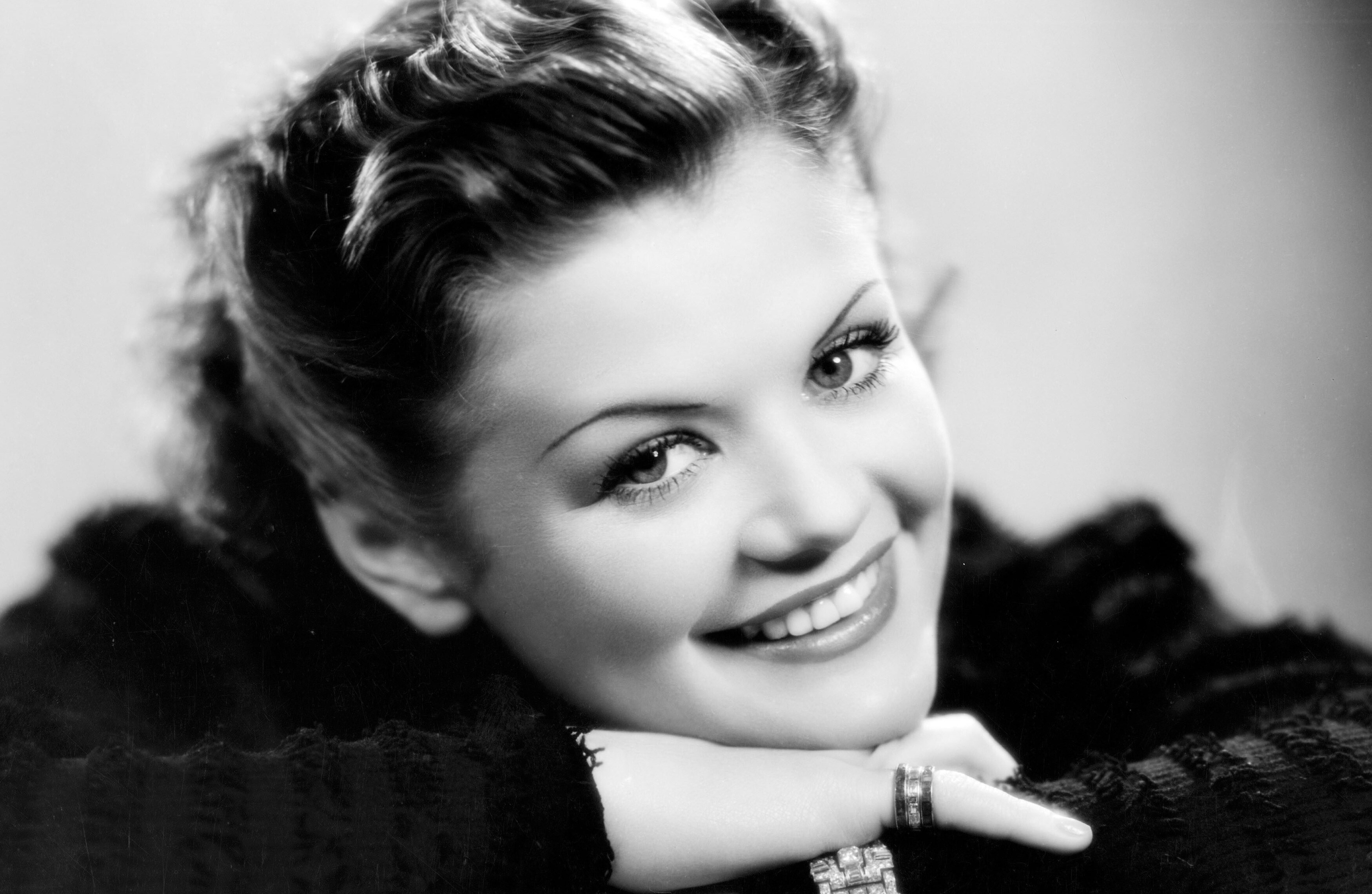 Simone simon french actress