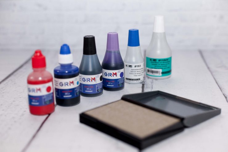 чем нарисовать на белой ткани