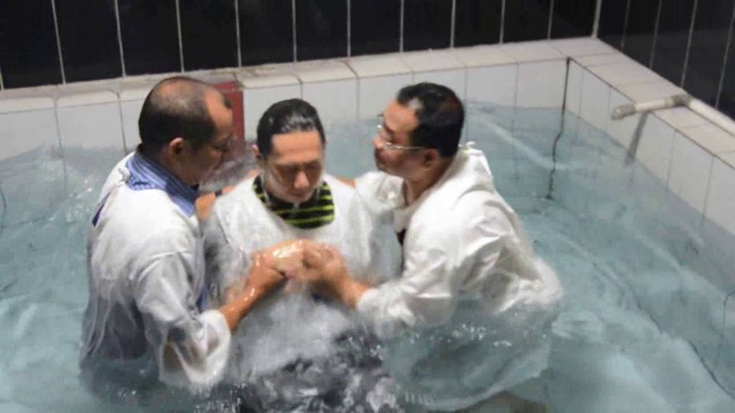 Apa Muslim yang tidak sengaja membaca kalimat baptisme akan dianggap Kristen?  - Quora