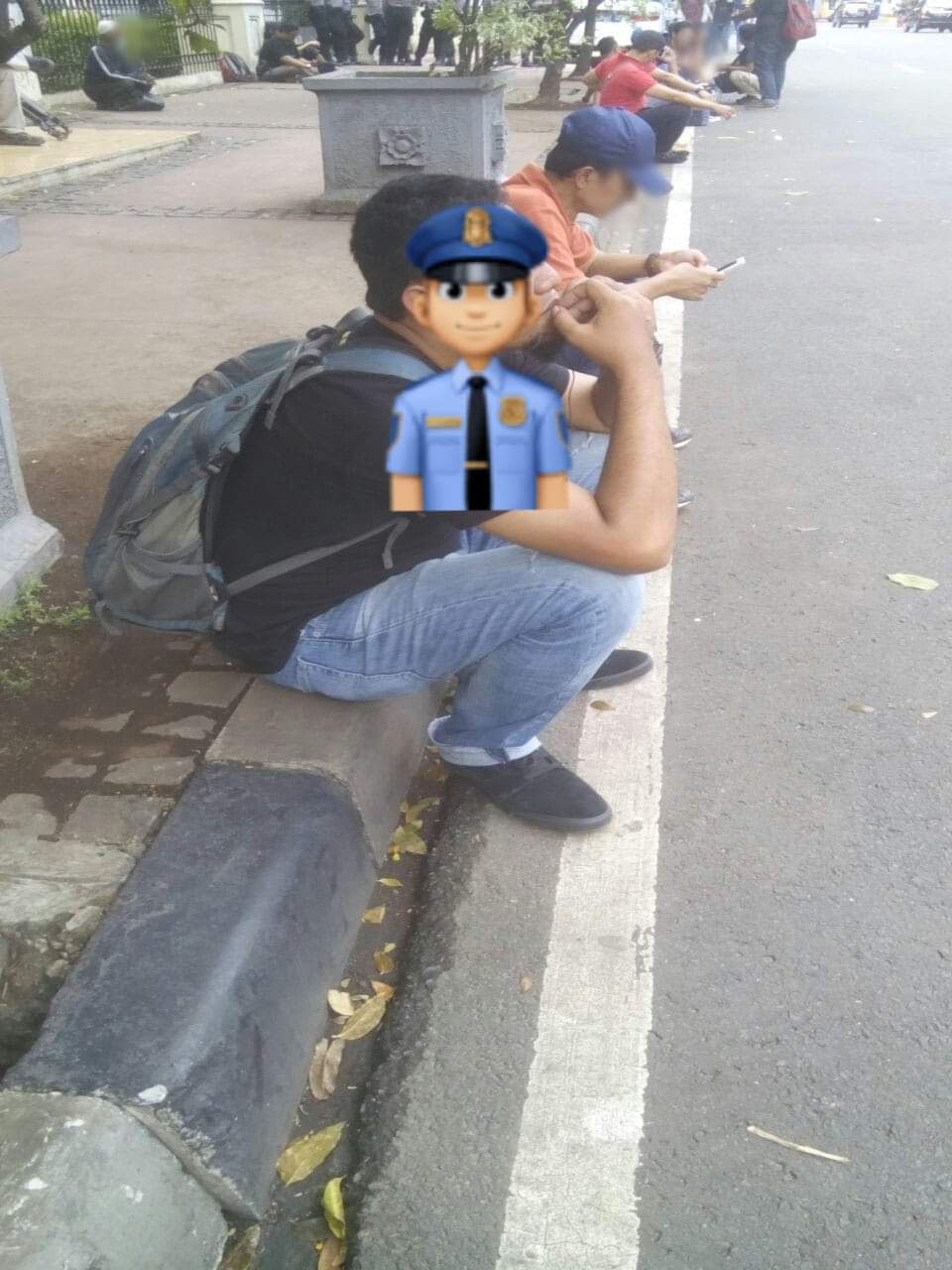 Apa ciri-ciri seorang agen intelijen kepolisian di Indonesia? Bagaimana  cara kita mengetahuinya? - Quora