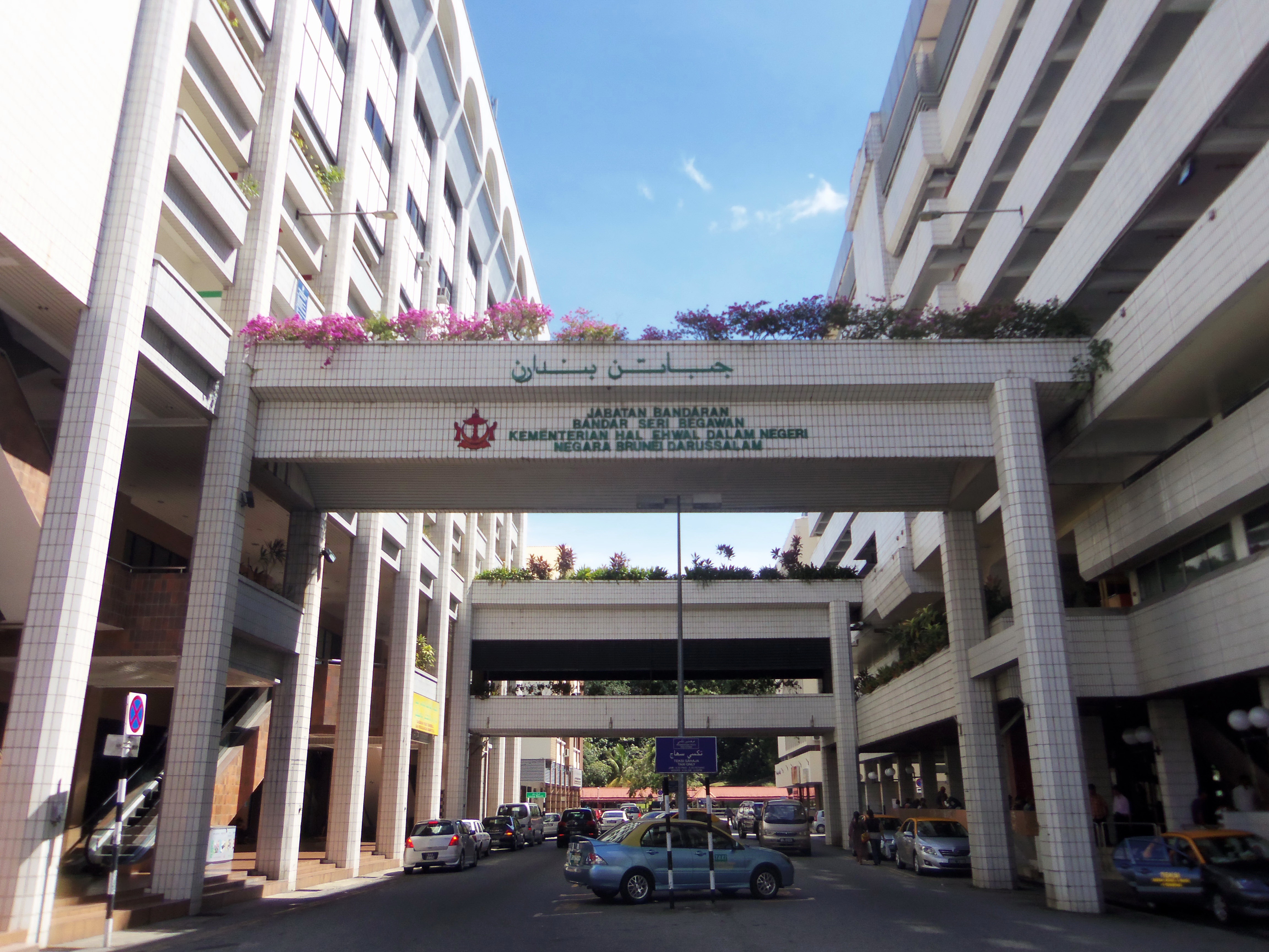 Benarkah sistem transportasi umum yang terintegrasi tidak ada di negara  Brunei Darussalam mengingat hampir setiap penduduknya memiliki kendaraan  pribadi masing-masing? - Quora