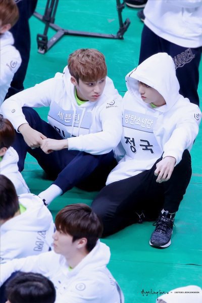 Sejak Seventeen sekarang menjadi bagian dari Big Hit, apakah mereka  memiliki interaksi dengan BTS? - Quora