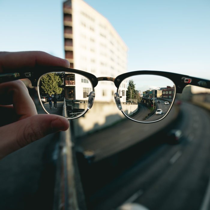 Bagaimana cara mengidentifikasi kacamata silinder? Apa yang dilihat oleh  mata normal melalui lensa silindris (kacamata) - Quora