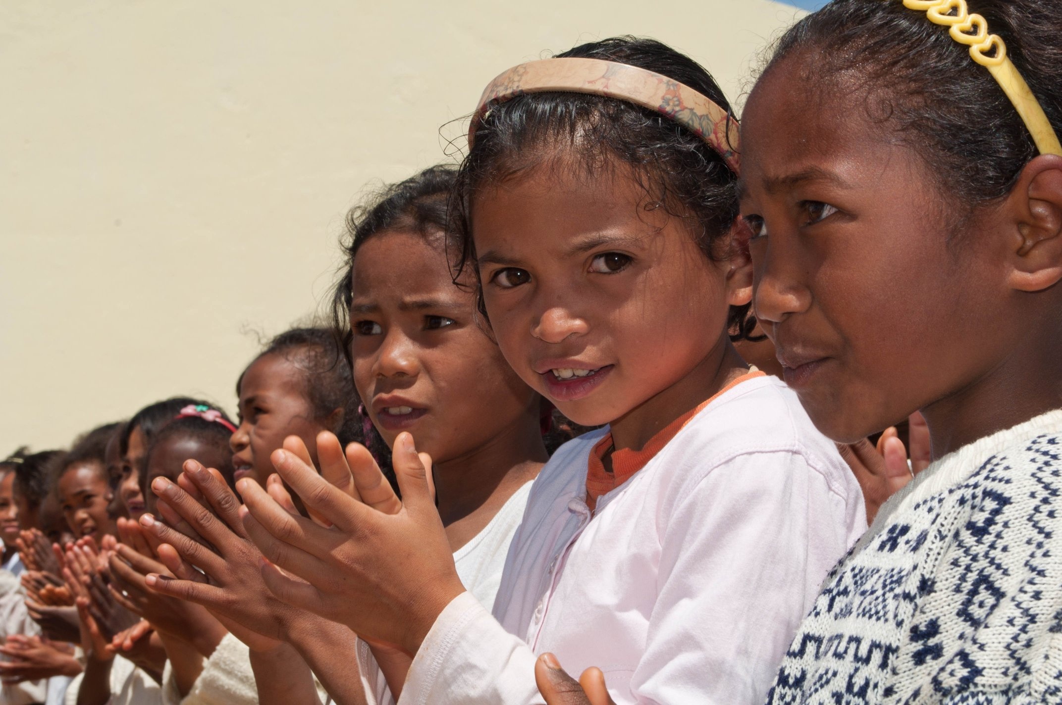 Mengapa penduduk Indonesia terdiri dari banyak ras? Bagaimana asalnya  sampai mereka datang ke Indonesia? - Quora