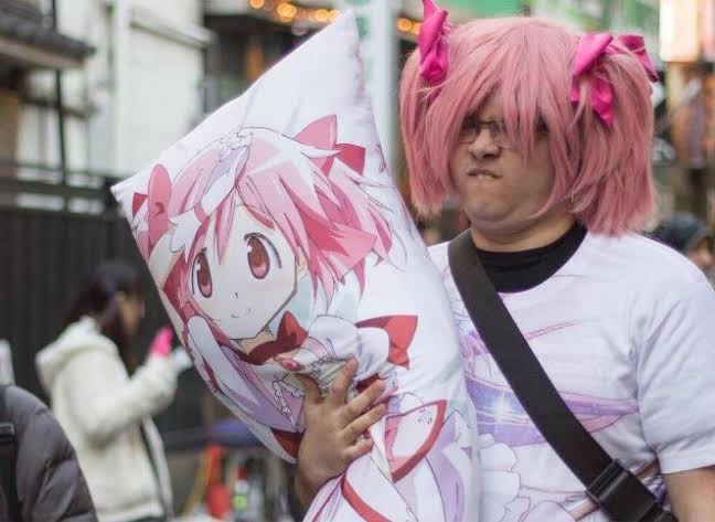 Apa perbedaan dan persamaan antara Wibu (otaku) dan K-Popers? - Quora