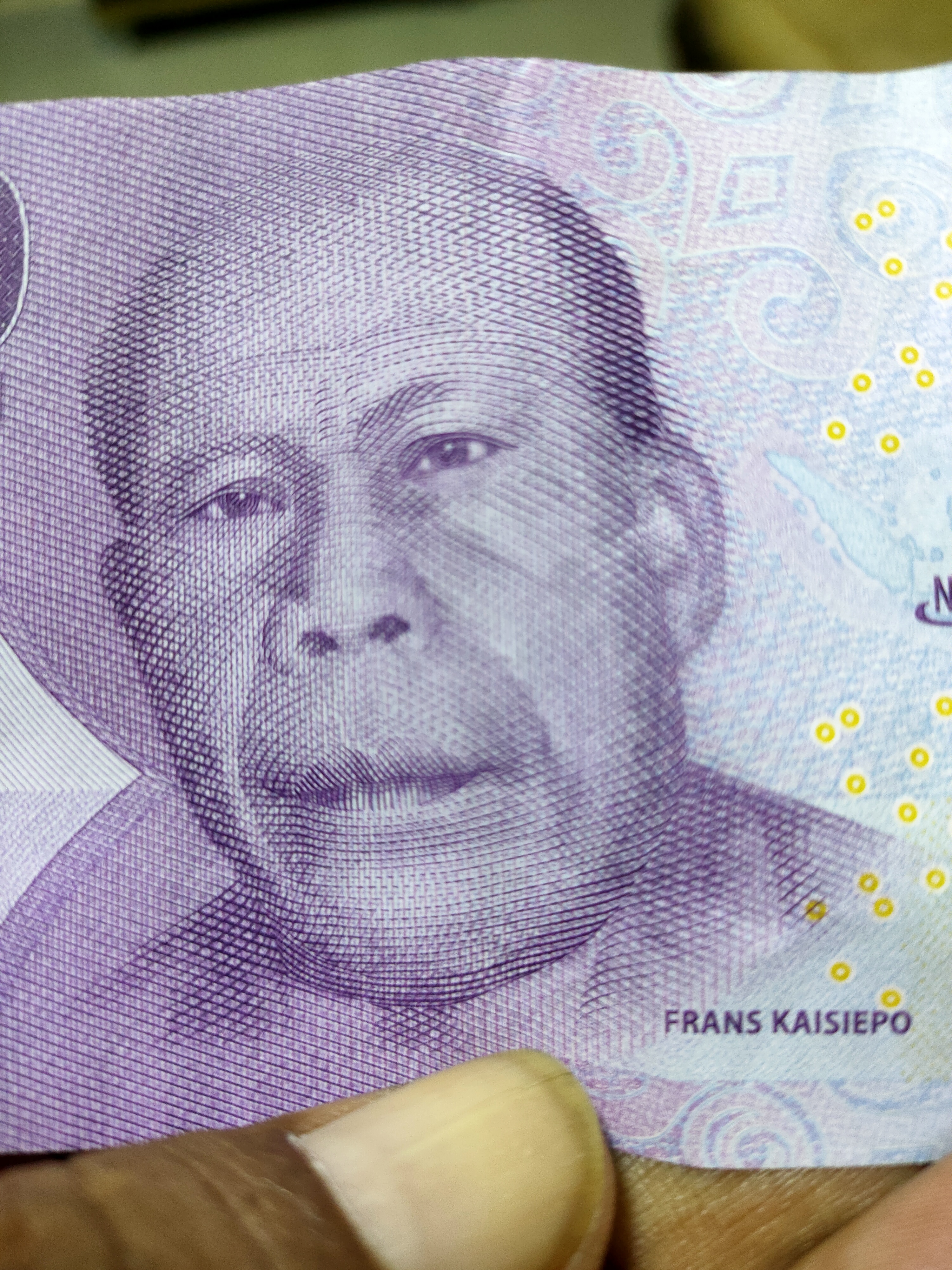 Apakah kamu tahu siapa Frans Kaisiepo di lembar uang sepuluh ribu rupiah?  Seperti apa perannya dalam kemerdekaan Indonesia? - Quora