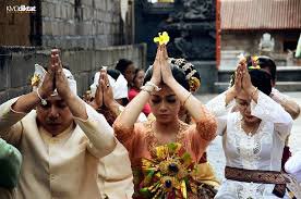 Apakah benar orang Hindu di Bali yang berpindah ke agama lain tanpa mepamit  maka jika ia meninggal arwahnya akan menggentayangi keluarganya melalui  mimpi dan meminta agar jasadnya diaben? - Quora