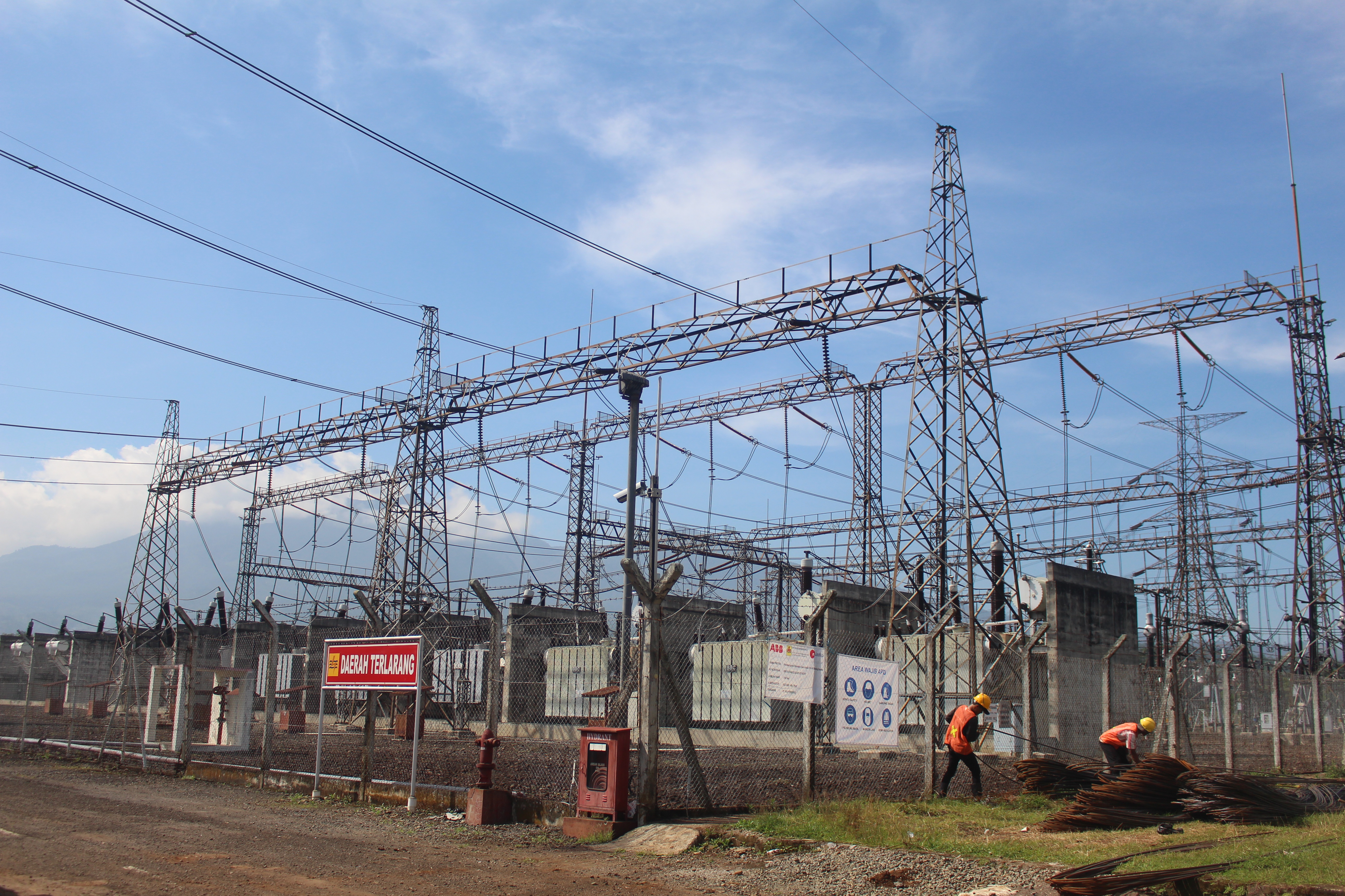 Apa sebenarnya fungsi dari gardu PLN? - Quora