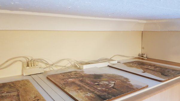 Bagaimana cara bersembunyi di bawah kabel lampu kabinet - Quora