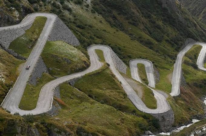 Apa alasannya jalan dibuat berkelok-kelok? Mengapa tidak lurus saja? - Quora