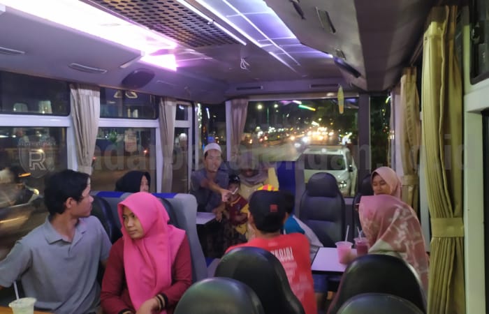 Cafe on The Bus, Sensasi Menikmati Kopi di Bus Sambil Berkeliling – Radar  Pekalongan Online