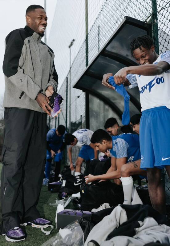 Marcus Thuram e Nike Presenteiam Time Juvenil Local com Mercurial Tn