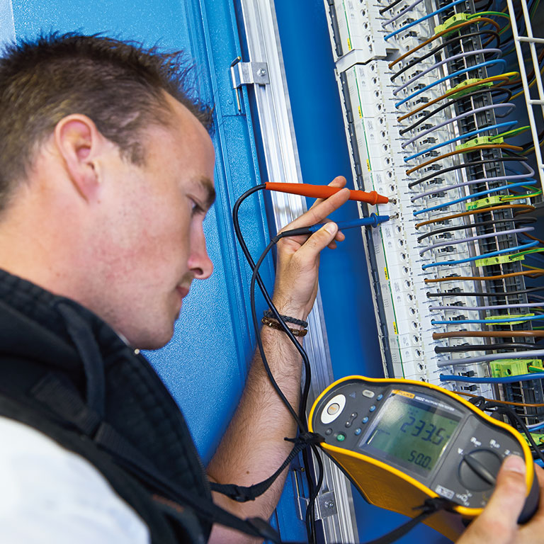 Professione Installatore/Trice Elettricista Afc - Gateway.one 333_x_600_jpg