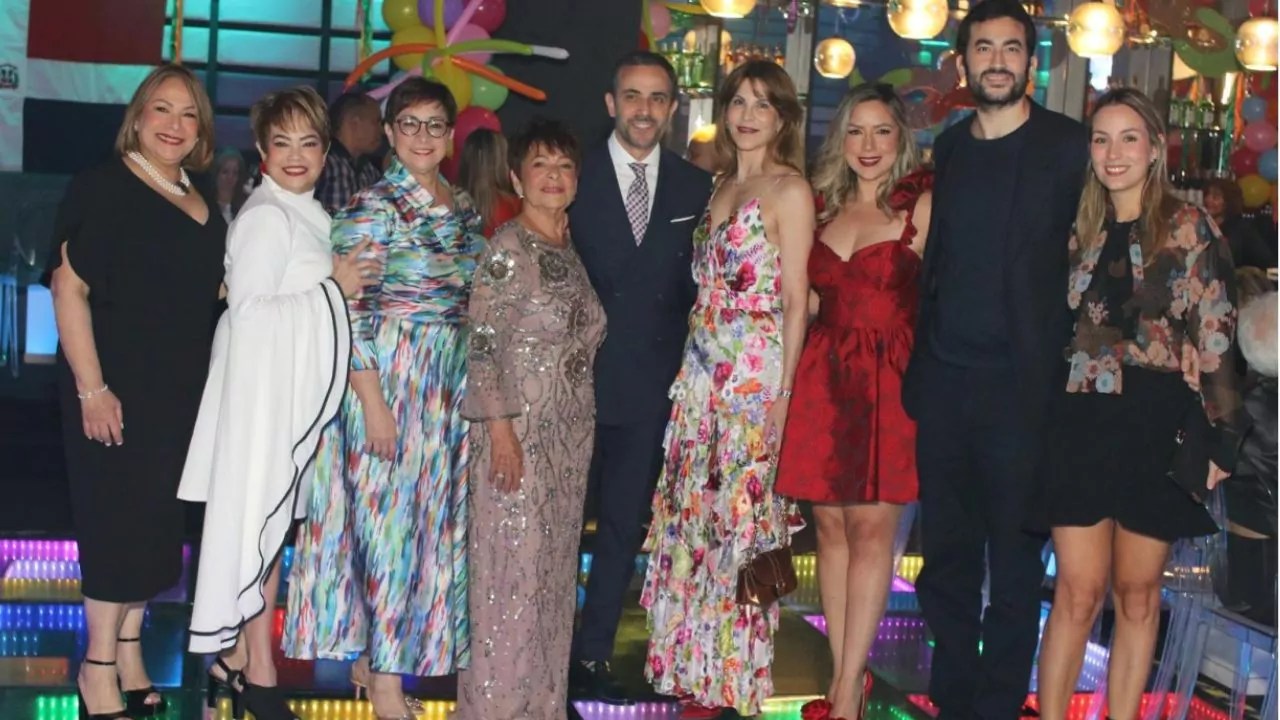 Tribu Espaillat presenta foto corriente – Remolacha