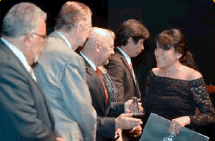 Acosta Recibe Medalla 2018