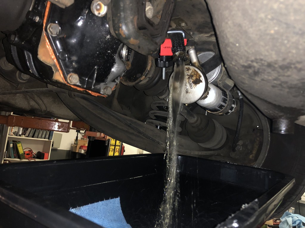 W116 fuel filter and fuel strainer