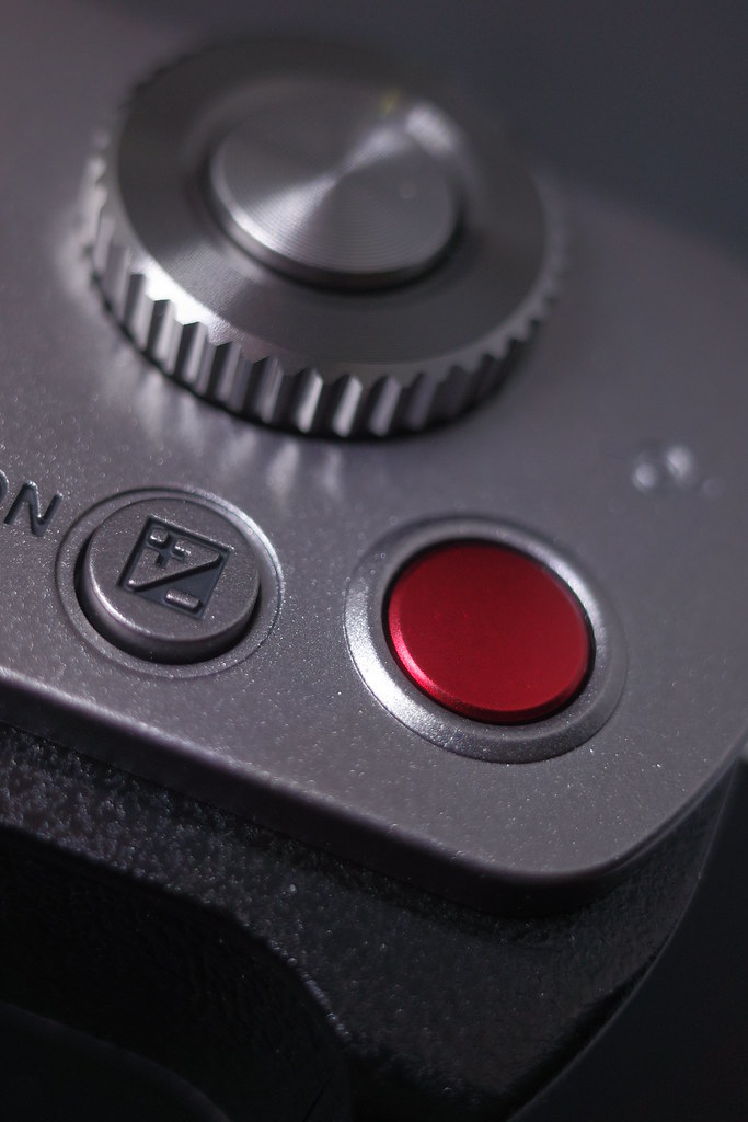 LUMIX DC-S9 のボディとレンズのファームウェアをアップデートしました。 LUMIX DC-S9 のボディとレンズのファームウェアをアップデートしました。