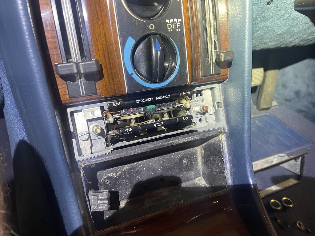 W116 Hidden bluetooth box