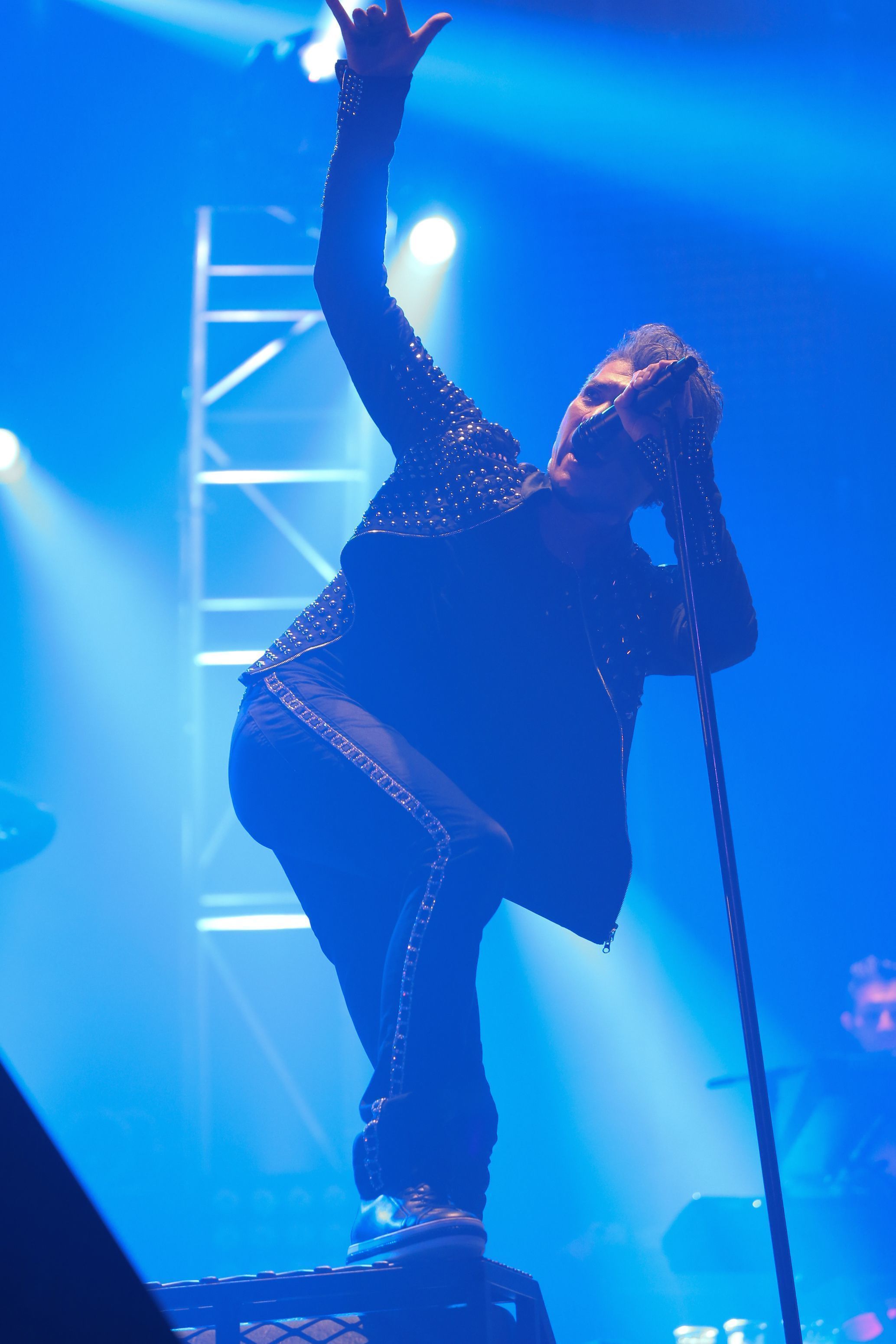 吉川晃司／東京体育館 2016.08.27 邦楽ライブレポート｜音楽情報サイトrockinon.com(ロッキング・オン ドットコム)